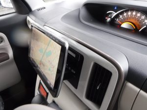パナソニック　ストラーダの新しい9インチカーナビ取付け